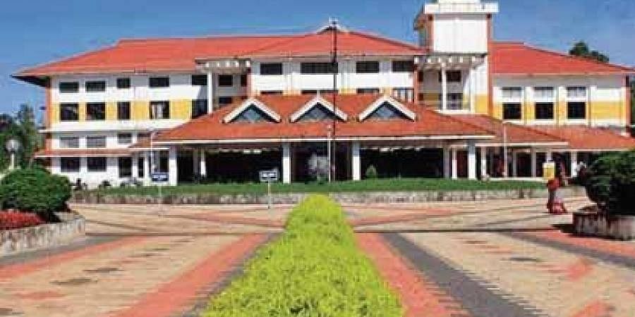 യൂണിവേഴ്സിറ്റിയിൽ നൽകിയ ഇ-മെയില്‍, മൊബൈല്‍ നമ്പറുകള്‍ മാറ്റുന്നതിന് അപേക്ഷിക്കാം